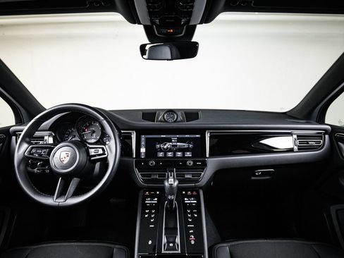Certified 2023 Porsche Macan AWD/4WD image 25