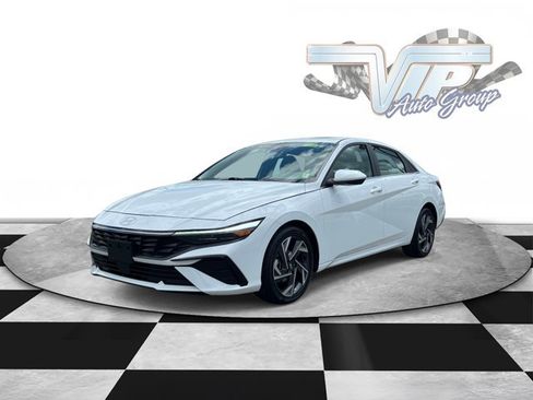Used 2025 Hyundai Elantra SEL FWD image 2
