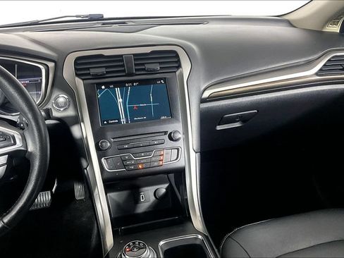 Used 2017 Ford Fusion SE w/ Fusion SE Technology Package AWD/4WD image 6