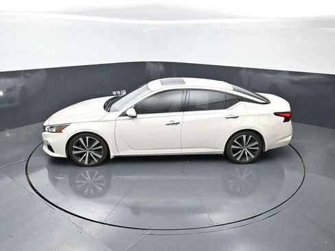 Used 2020 Nissan Altima 2.0 Platinum FWD image 17