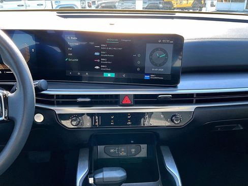 Used 2024 Kia Sorento LX image 14