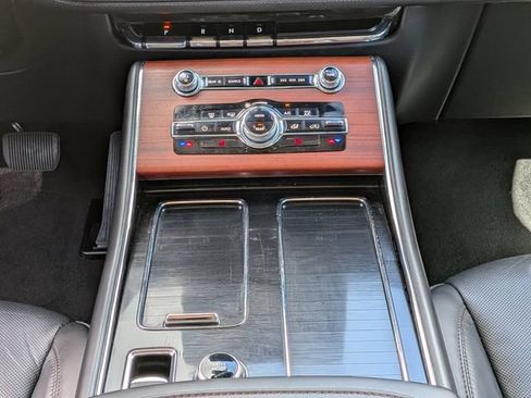 Used 2023 Lincoln Aviator Reserve AWD/4WD image 26