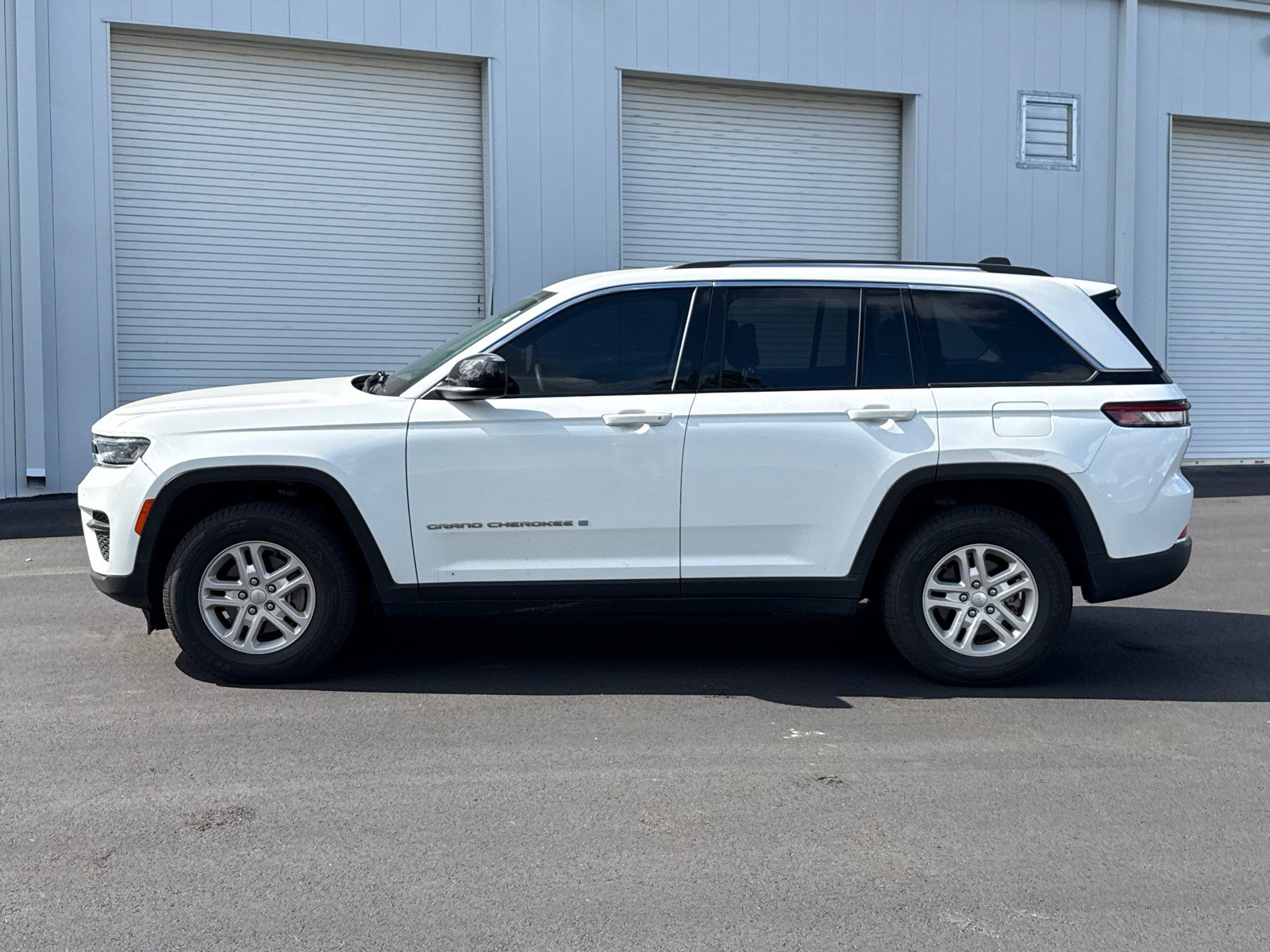 Used 2023 Jeep Grand Cherokee Laredo AWD/4WD image 8