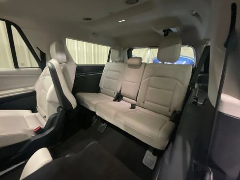 Used 2025 Lincoln Navigator L Reserve AWD/4WD image 11