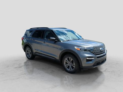 Used 2023 Ford Explorer XLT w/ Equipment Group 202A AWD/4WD image 2