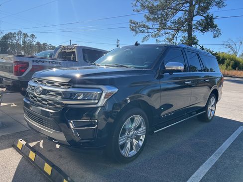 Used 2023 Ford Expedition Max Platinum image 3