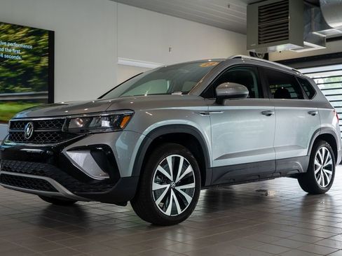 Used 2022 Volkswagen Taos SE image 4