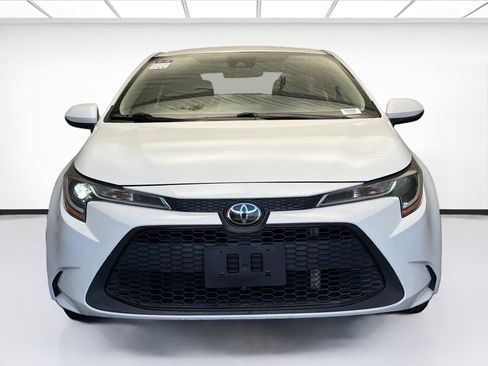 Used 2022 Toyota Corolla LE image 2
