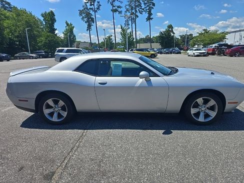 Used 2020 Dodge Challenger SXT RWD image 4