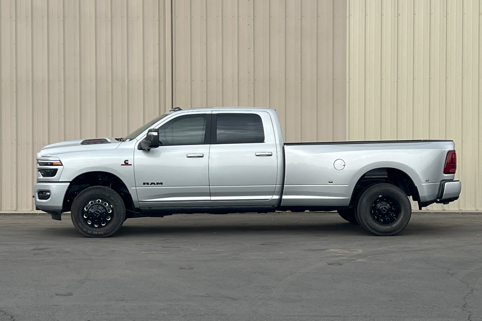 New 2026 RAM 3500 Laramie AWD/4WD image 13