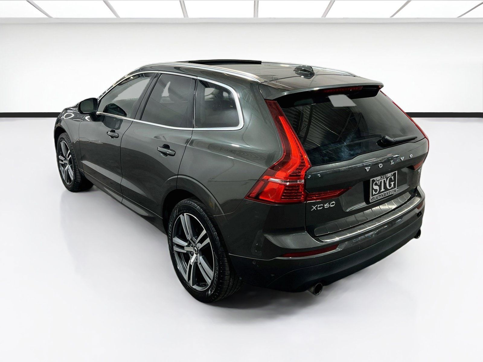 Used 2018 Volvo XC60 T5 Momentum w/ Convenience Package AWD/4WD image 6