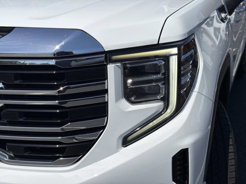 Used 2022 GMC Sierra 1500 SLT w/ SLT Convenience Package AWD/4WD image 10