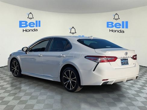 Used 2020 Toyota Camry image 3