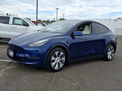 Used 2021 Tesla Model Y Long Range image 6