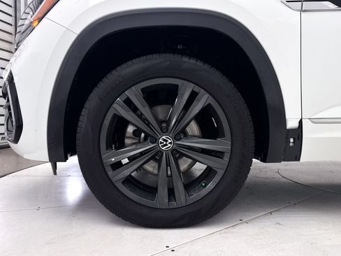Used 2021 Volkswagen Atlas SE w/ Towing Package FWD image 13