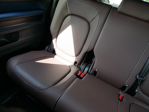 Certified 2025 Volkswagen ID. Buzz Pro S RWD image 12