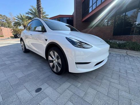 Used 2023 Tesla Model Y Long Range AWD/4WD image 4