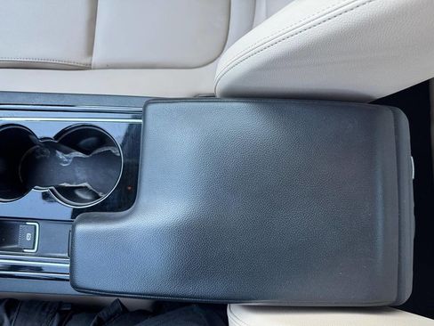 Used 2017 Jaguar XE Premium image 37