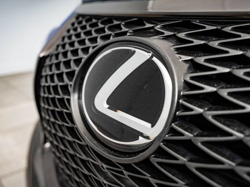 Used 2016 Lexus GS F RWD image 3