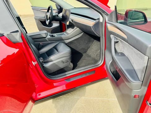 Used 2023 Tesla Model Y Long Range image 28