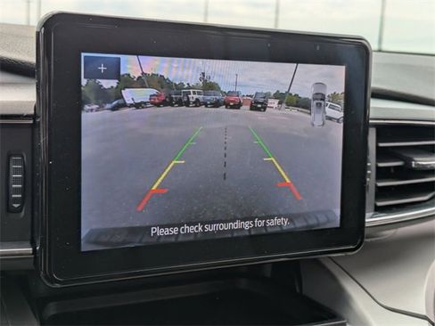 Used 2022 Ford Explorer XLT w/ Equipment Group 202A image 22