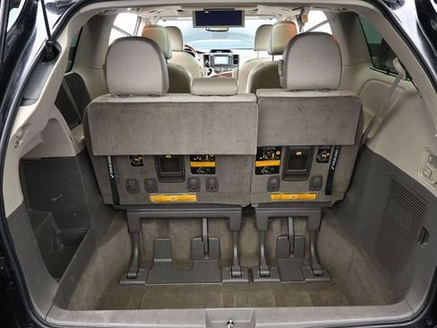 Used 2013 Toyota Sienna Limited w/ Premium Pkg image 22