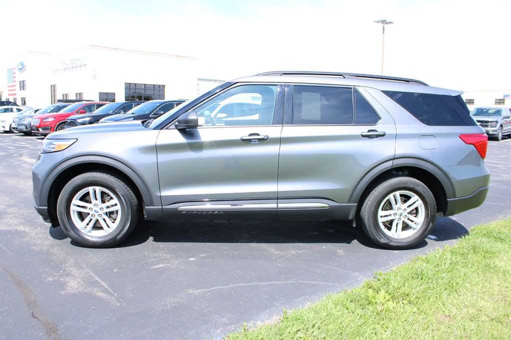 Used 2024 Ford Explorer XLT AWD/4WD image 4