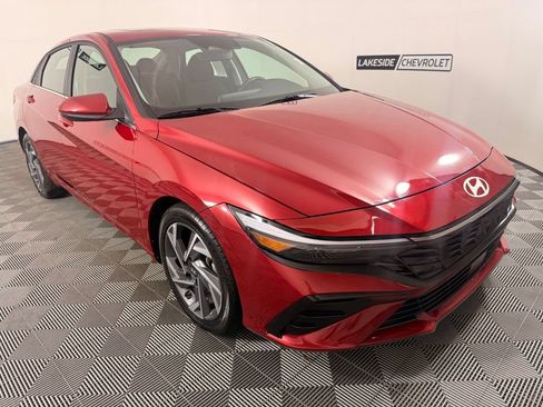 Used 2025 Hyundai Elantra SEL FWD image 9