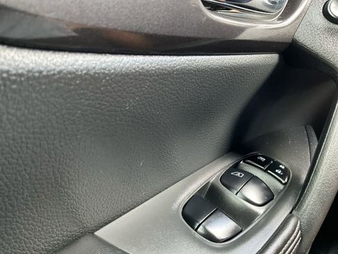 Used 2019 Nissan Rogue SV AWD/4WD image 20