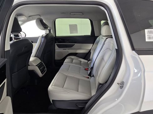 New 2026 Lincoln Nautilus Premier AWD/4WD image 9