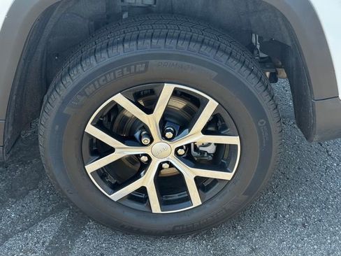 Certified 2024 Jeep Grand Cherokee Limited AWD/4WD image 11