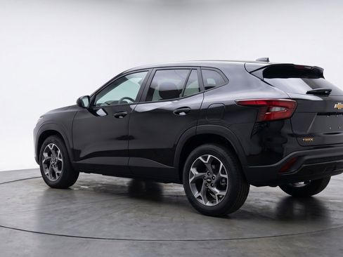 Used 2025 Chevrolet Trax LT image 6