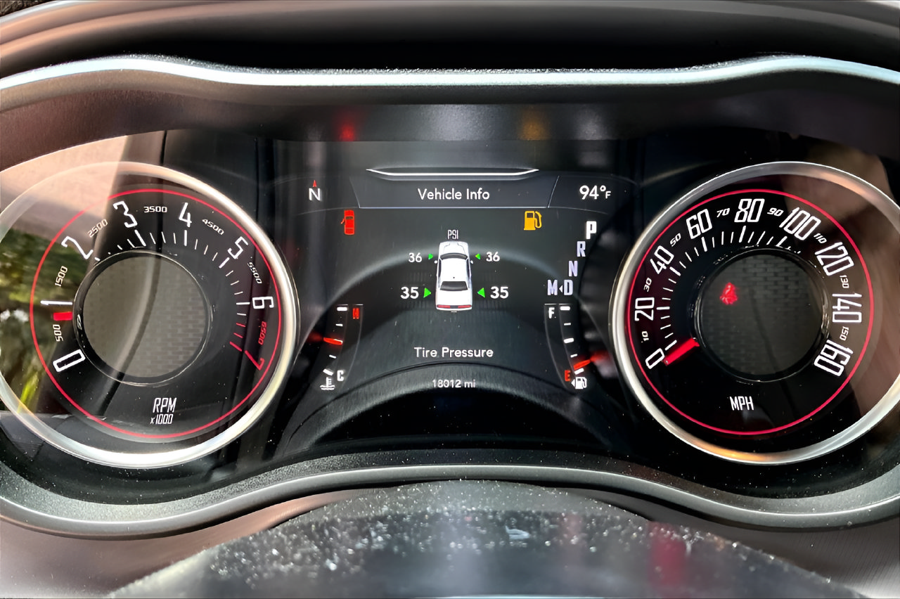 Used 2023 Dodge Challenger SXT RWD image 12