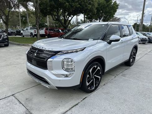 Used 2024 Mitsubishi Outlander SE image 31