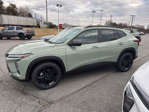 New 2026 Chevrolet Trax ACTIV w/ Sunroof Package image 3