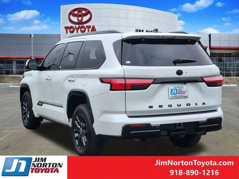 Used 2024 Toyota Sequoia Platinum image 8