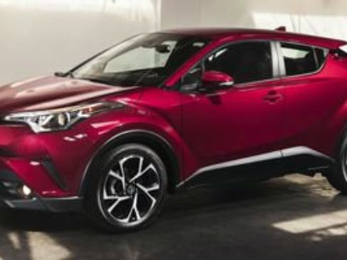 Used 2019 Toyota C-HR XLE image 1