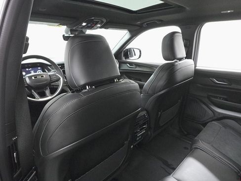 New 2025 Jeep Grand Cherokee L Altitude image 23