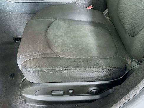 Used 2012 GMC Acadia SLE image 31