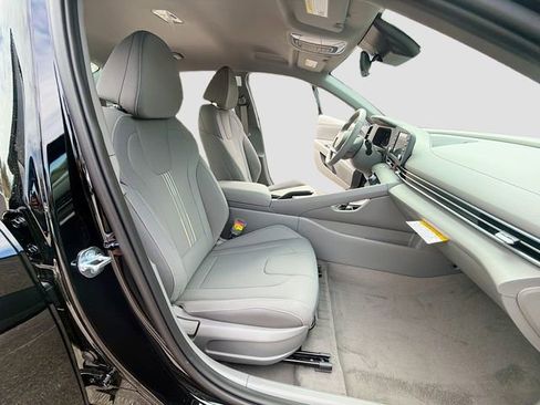New 2026 Hyundai Elantra Sport FWD image 27