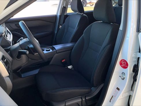 Used 2025 Nissan Rogue S AWD/4WD image 6