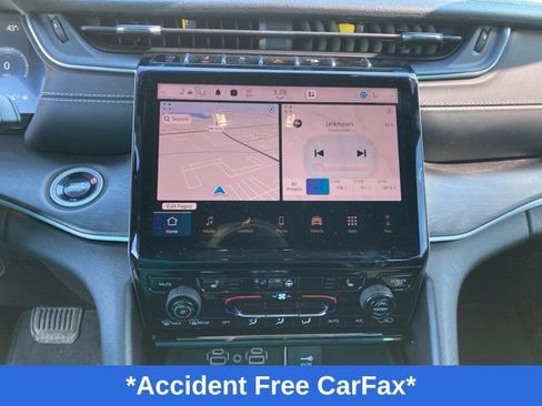 Used 2025 Jeep Grand Cherokee L Limited w/ Black Appearance Package image 8