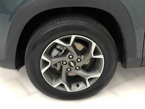 Used 2025 Chevrolet Trax LT FWD image 11