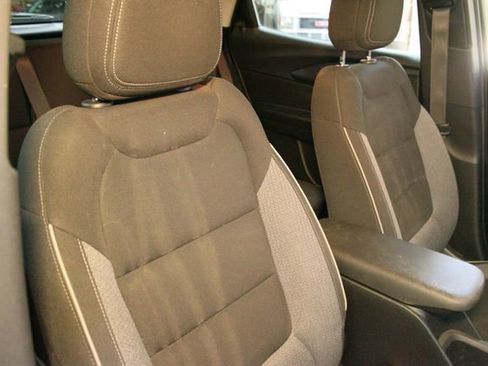Used 2022 Chevrolet TrailBlazer LT w/ Convenience Package FWD image 11