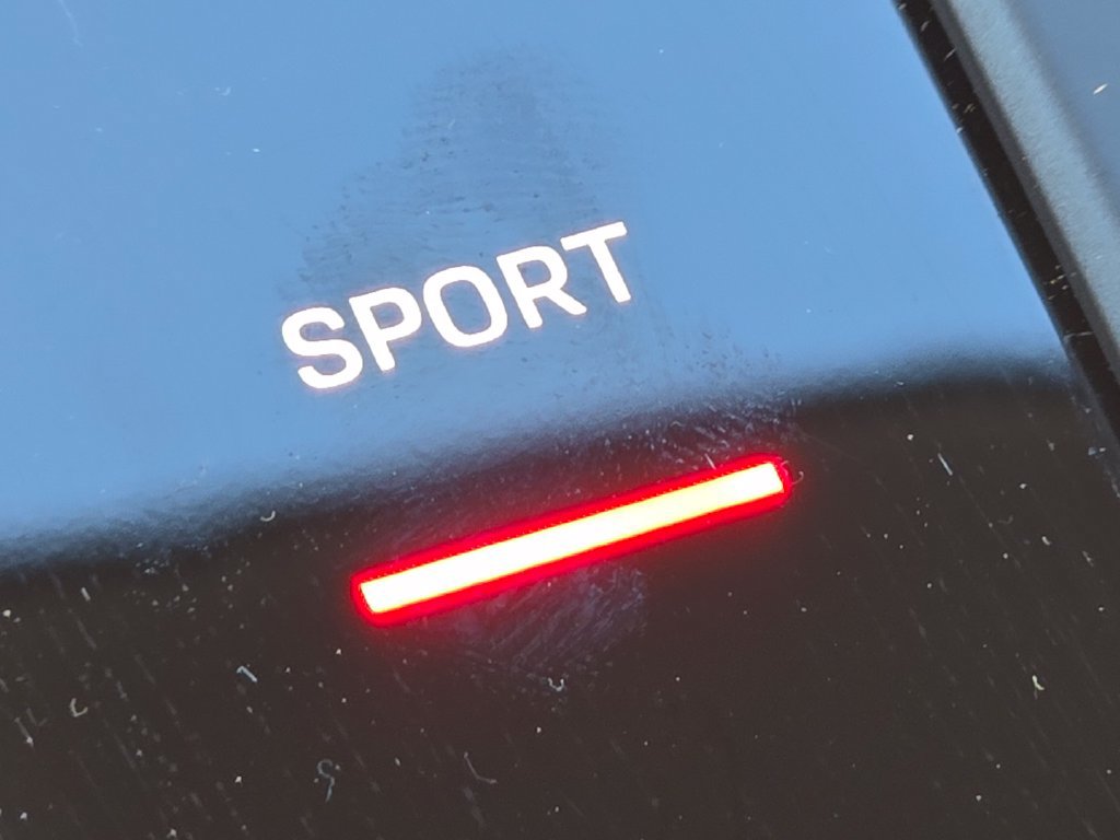 Certified 2026 Porsche Macan AWD/4WD image 36