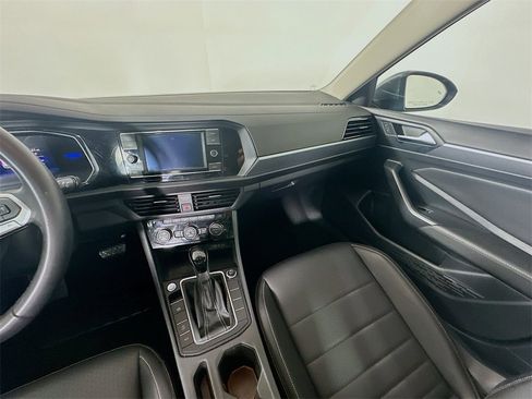 Used 2024 Volkswagen Jetta SE image 11