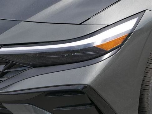 New 2025 Hyundai Elantra Limited image 9