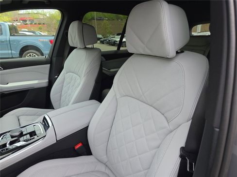 New 2026 BMW X5 xDrive40i w/ M Sport Package AWD/4WD image 21