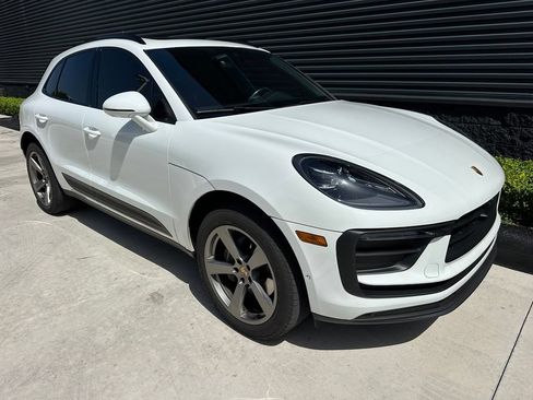 Certified 2024 Porsche Macan AWD/4WD image 12