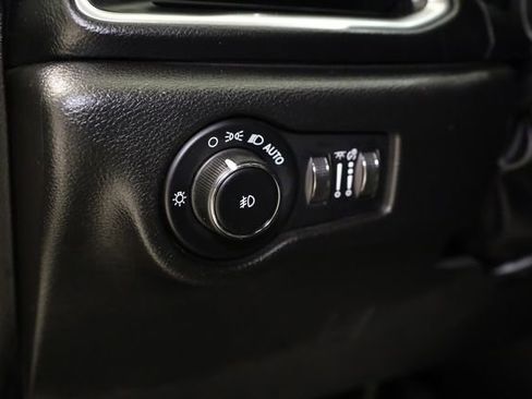 Used 2019 Chrysler Pacifica Touring-L Plus w/ S Appearance Package image 12